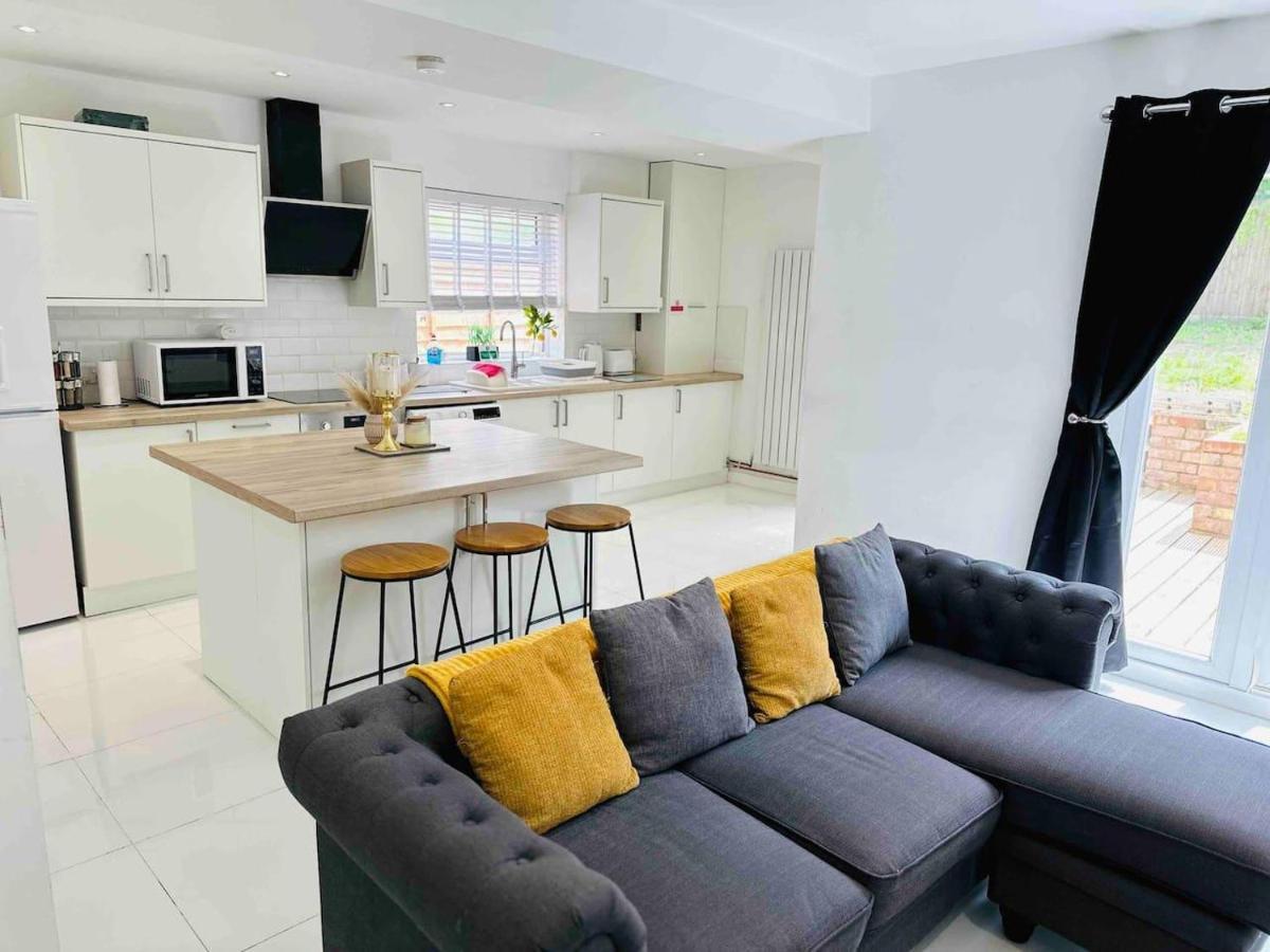 Charming 3-Bed Home Minutes From City Centre ノッティンガム エクステリア 写真