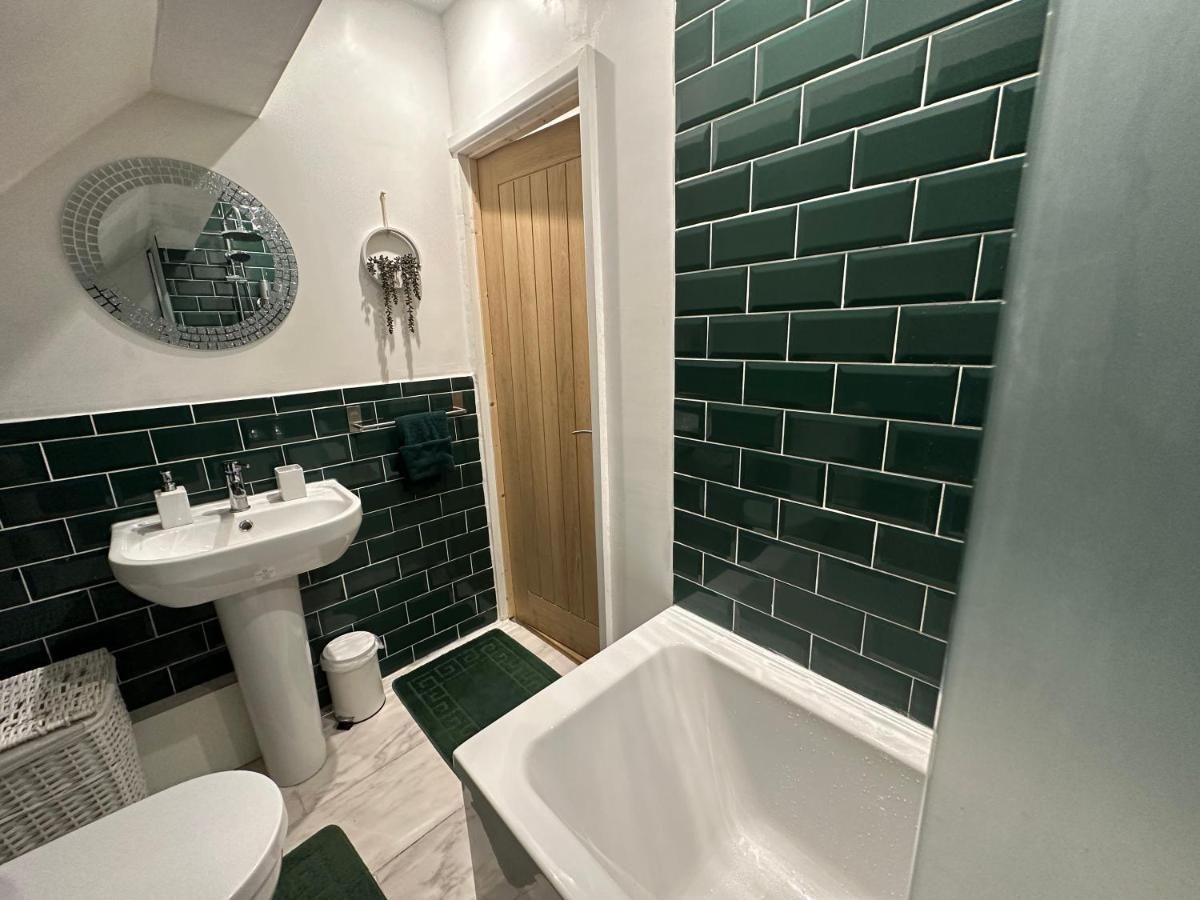 Charming 3-Bed Home Minutes From City Centre ノッティンガム エクステリア 写真