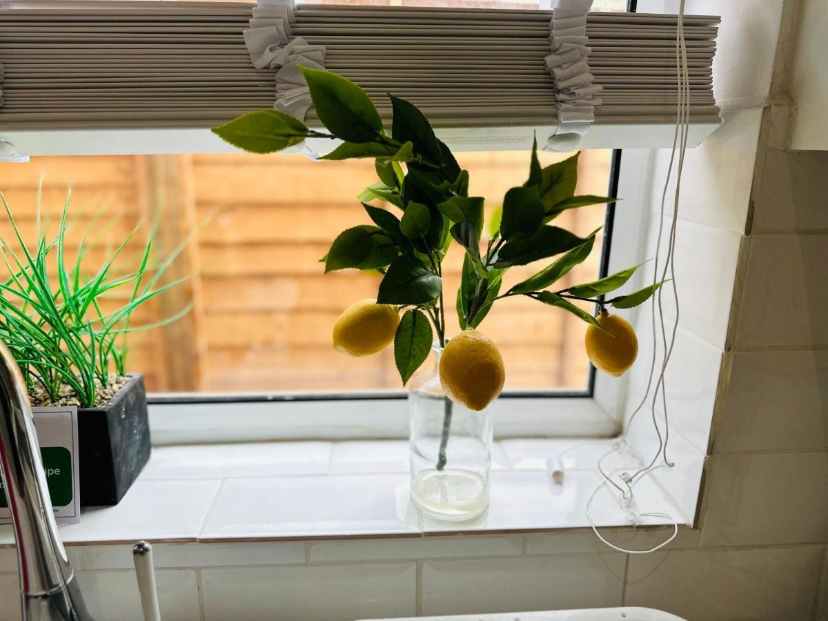Charming 3-Bed Home Minutes From City Centre ノッティンガム エクステリア 写真
