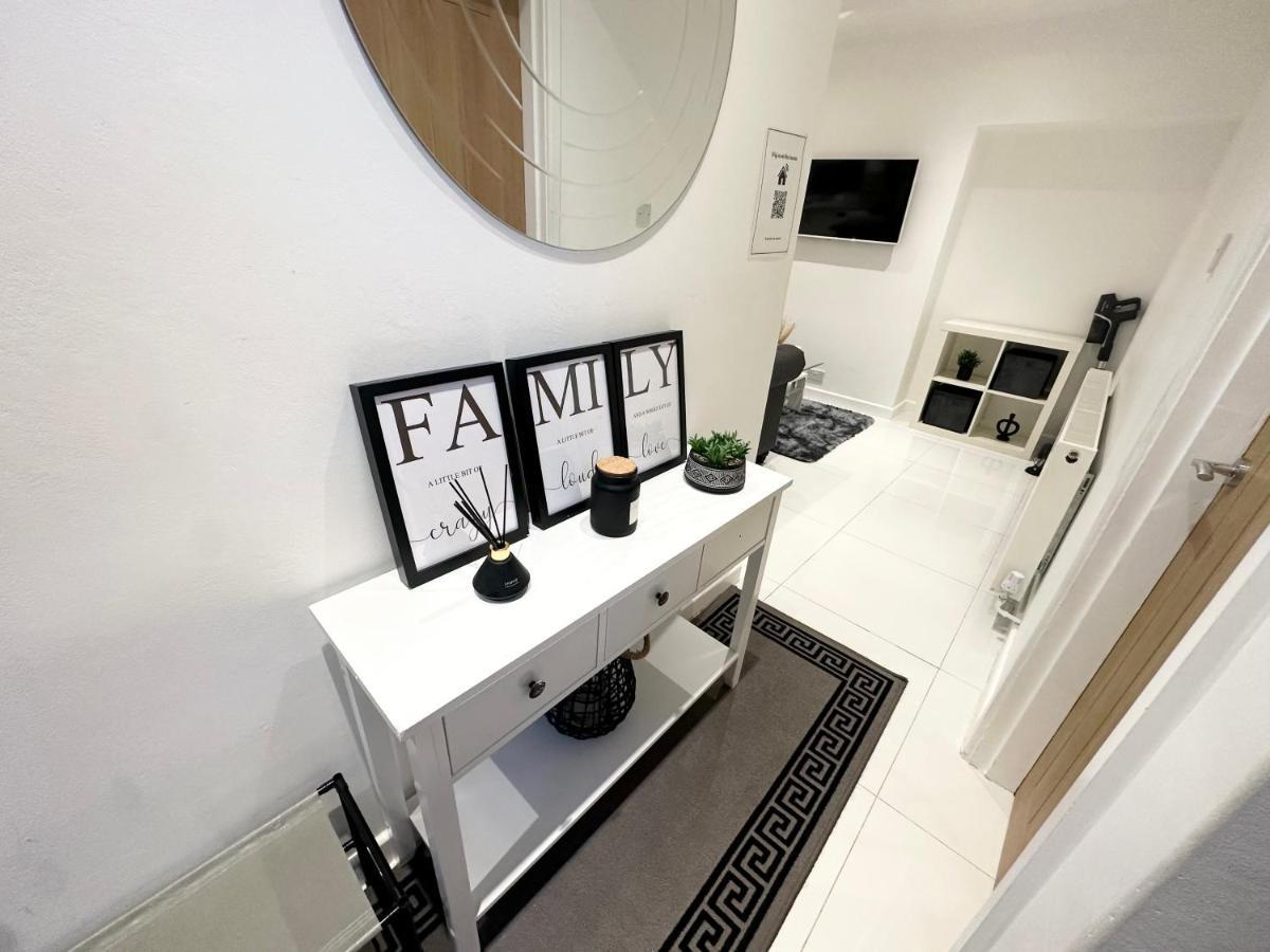 Charming 3-Bed Home Minutes From City Centre ノッティンガム エクステリア 写真