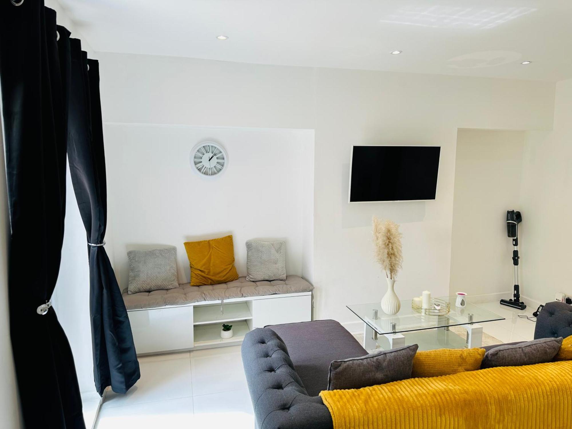 Charming 3-Bed Home Minutes From City Centre ノッティンガム エクステリア 写真